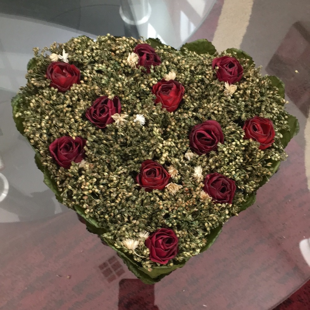 Pretty preserved flower gift box/jewelry box!